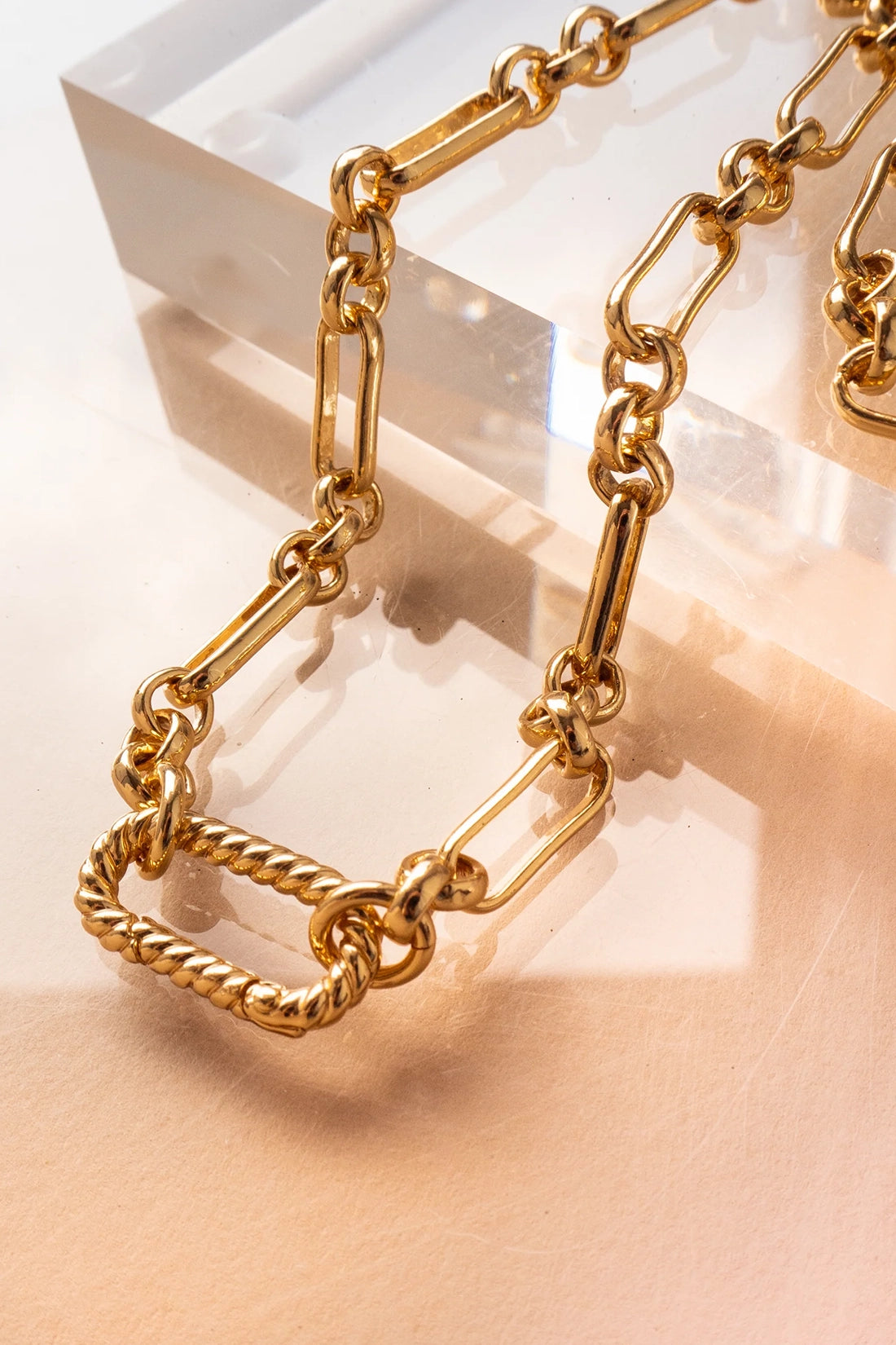The Cardiff Clasp Necklace - Gold