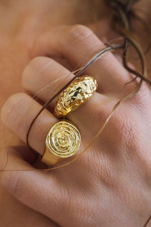 Molten Signet Ring - Gold